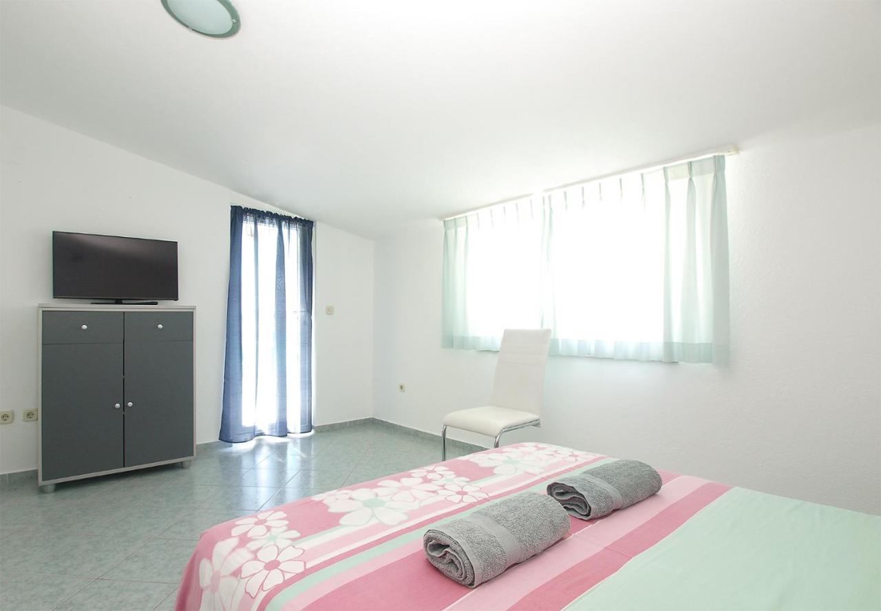 Apartments Milica 56 Pula Exterior photo